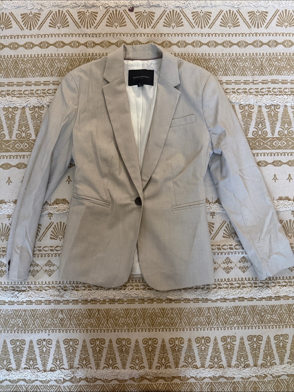 Banana Republic Light Beige Women's Tailored Blazer with Notch Lapel